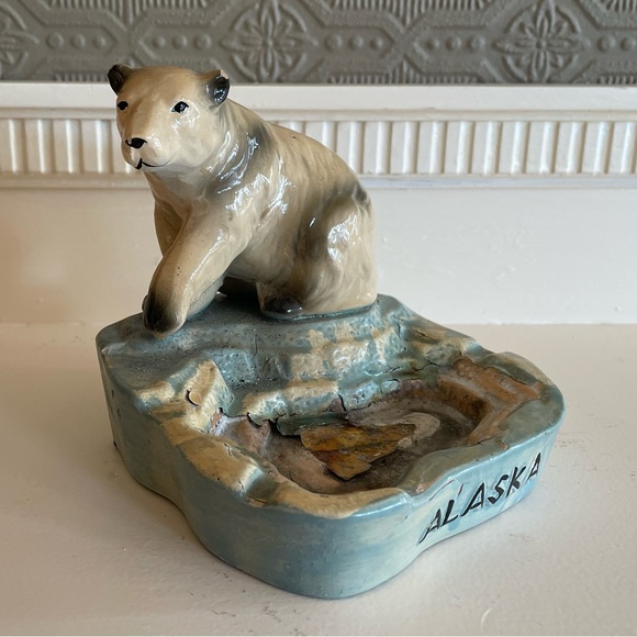 Vintage Ashtray Alaska Ceramic Painted Polar Bear on ￼Ice - Picture 1 of 8